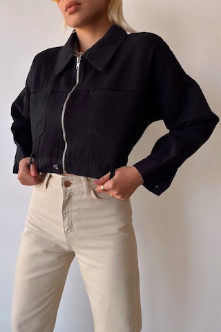 Siyah Çift Cepli Fermuarlı Yıkamalı Crop Denim Ceket Bcdf-235410 Çok Renkli