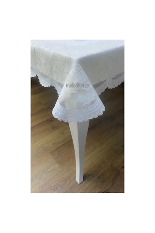 Meiwa Tül Dantel Kenarlı Volanlı Gül Pvc Dikdörtgen Muşamba Masa Örtüsü Silinebilir 122 X 155 Cm Krem