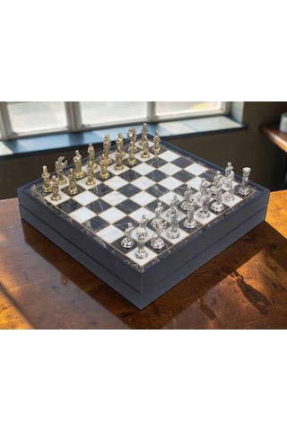 Lüks Sandıklı Metal Satranç Takımı Krom Kaplama Osmanlı Vs Bizans Figürler Mermer Desenli 20 Cm.