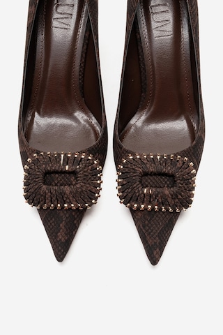 Luvishoes Rebel Kahverengi Desenli Tokalı Kadın Topuklu Ayakkabı Kahverengi