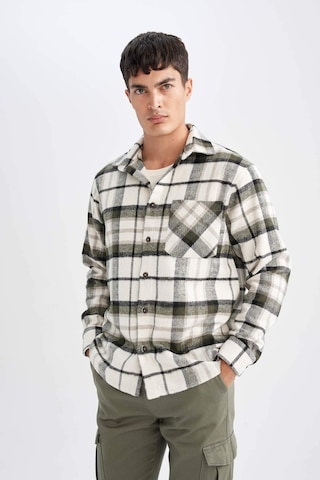 DeFacto Regular Fit Normal Kesim Kareli Oduncu Flanel Uzun Kollu Gömlek D1659AX24AUKH206 Haki