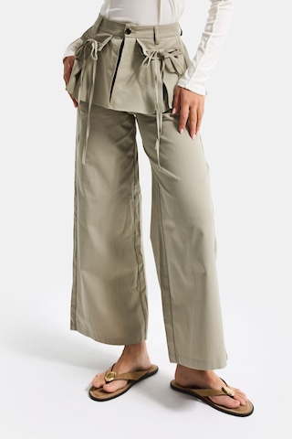 it's basic Kadın Haki Yeşil W5 Straight Fit Bol Kesim Kemer Detaylı Özel Tasarım Pantolon