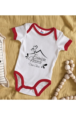 Bk Gift Bk Kids Kişiye Özel Evimizin Neşesi Tasarımlı Kırmızı Bebek Body Zıbın-1 Çok Renkli