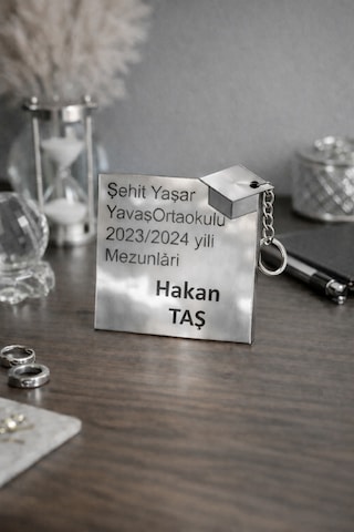 Mezuniyet Anahtarlık Kişiye Özel Gümüş Pleksi 25 Adettir No 77