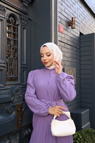 Kadın Lila Boydan Düğmeli Eteği Piliseli Kuşaklı Lara Keten Uzun Tesettür Elbise Lila