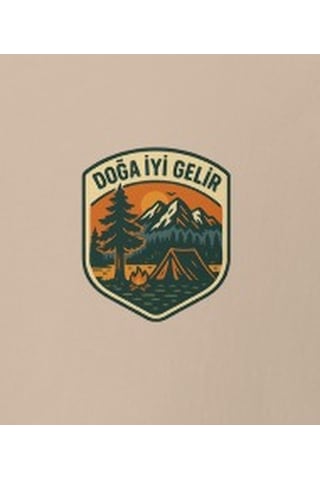 Wildstyle Doğa Terapisi Renkli Kamp Doğa Orman Huzur Rozet Baskılı Unisex Bisiklet Yaka Pamuklu Tişört Camel