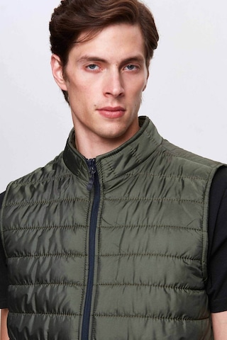 Ds Damat Regular Fit Haki Dik Yaka Elyaf Dolgulu Mevsimlik Fermuarlı Yelek Mont 7HF07ORT42611