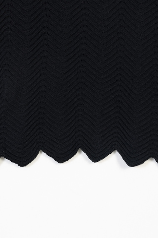 Halter Yaka Boncuk Detaylı Askılı Triko Top Sıyah