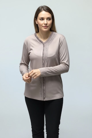 Kadın Önü Kapalı Düğme Detaylı Taşlı Nergis Mevsimlik Bluz Bej