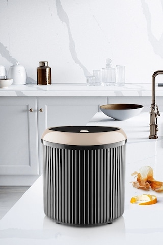 Decorev 5 Litre Bej Click Kapaklı Modern Çizgili Çöp Kovası Siyah