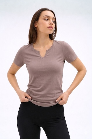 Normal People Irıs - Likralı Organik Pamuk Kumaştan Slimfit Kadın T-shirt Kahve