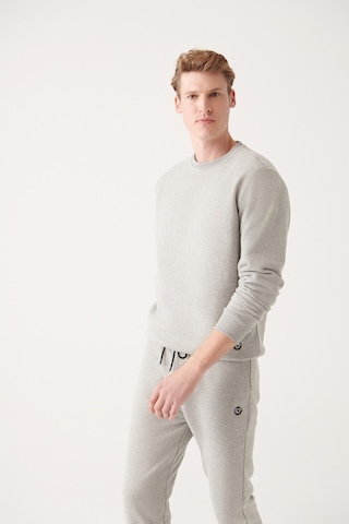 Avva Bisiklet Yaka İçi Polarlı 3 İplik Pamuklu Standart Fit Normal Kesim Unisex Sweatshirt Gri E001017 Gri