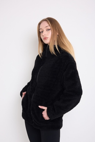 Kadın Siyah Peluş Rüzgar Geçirmez Welsoft Çift Cepli Kapüşonlu Kışlık Mont Siyah