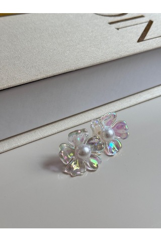 İnci Detaylı Işıltılı Çiçek Formlu Kadın Küpe Opal Efektli Gümüş