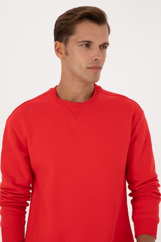 U.S. Polo Assn. Erkek Comfort Fit Bisiklet Yaka Şardonlu Kırmızı Basic Sweatshirt 50313757-VR030