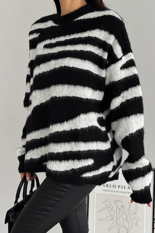 Femelle Kadın Siyah Yeni Sezon Zebra Desen Standart Beden Geniş Kalıp Oversize Triko Kazak