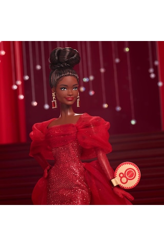 Barbie Mattel'in Özel 80. Doğum Günü Barbie Doll Simli Kırmızı Tül Elbise, Şeffaf Küpeli Ve Eldivenli İkonik Koleksiyon Bebek, Kahverengi, Jbj18 Esmer