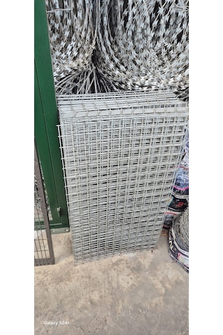 Hasır Tel 4 Göz Arası 3mm Kalınlık 90 Cm Yükseklik X 50 Cm Eni - 1- Adet