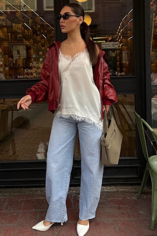 Madmext Beyaz Dantelli Asimetrik Kesim Saten Bluz Mg2694