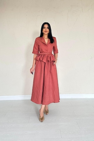 Moccah İnce Kemerli Fırfırlı Ceket Ve Büzgülü Etek Takım Mocca