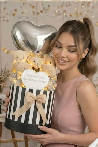 Premium Silindir Kutusunda Led Işıklı Aynalı Ve Kalp Balonlu Peluş Taba 5li Ayıcık Buketi
