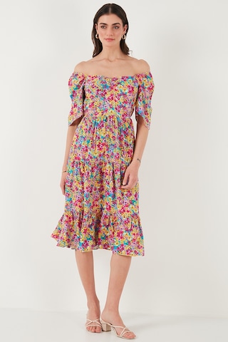 Lela Desenli Oversize Fit Carmen Yaka Büzgü Detaylı Midi Boy Bayan Elbise 67810557 Fuşya