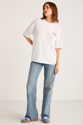 Grımelange Fınola Kadın Oversize Ön Ve Arka Mavi Yazı Detaylı Kısa Kollu Beyaz T-shirt