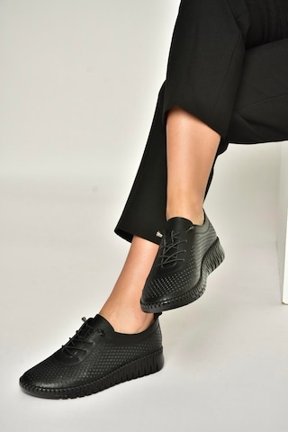Fox Shoes Y555705103 Siyah Hakiki Deri Comfort Ortopedik Taban Kadın Ayakkabı Siyah