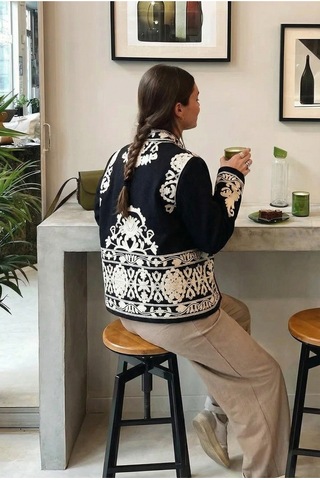 Femelle Kadın Siyah Dik Yaka Püsküllü Nakış İşlemeli Kaşe Ceket
