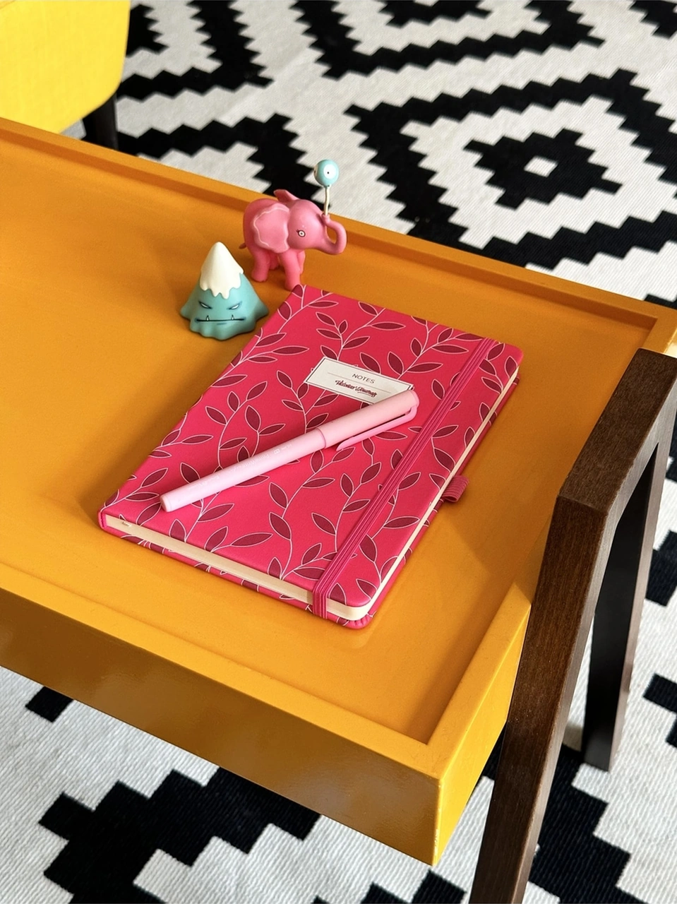 Venzi Art Sert Kapak Vegan Deri 192 Sayfa A5 80gr. Noktalı Defter Pembe