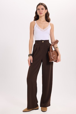 Tudors Kadın Slim Fit Dar Kesim Kolsuz V Yaka Dantel Detaylı Pamuklu Likralı Beyaz Crop-51072