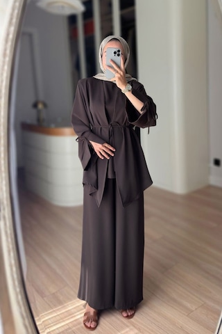 Ka Hijab Kol Detaylı Dökümlü Üçlü Takım - Kahverengi