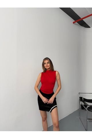 Kadın Kolsuz Büzgü Detaylı Dik Yaka Bluz Kırmızı