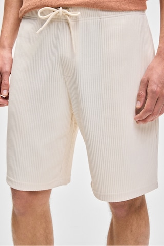 Grimelange MALYES Erkek Beli Lastikli Kordonlu Yanda Çift Arkada Tek Cepli Relaxed Fit Krem Şort & Bermuda