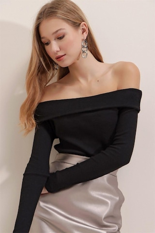 Aqe Fashion Kadın Siyah Madonna Yaka Bluz Siyah