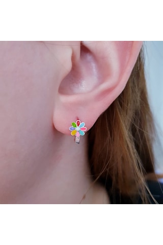 925 Ayar Gümüş Renkli Mineli Yapraklı Çiçekli Gümüş Çocuk Küpesi