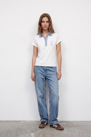 Nisan Triko Yakalı Baskılı T-shırt Ekru
