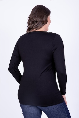 Yaka Çerçeveli Tişört