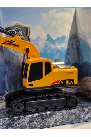 Xf Model Mühendislik Simülasyon Uzaktan Kumandalı Oyuncak Kepçe İnşaat Arabası İş Makinesi 34 Cm
