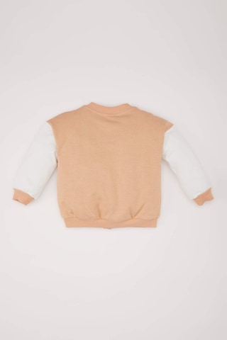 DeFacto Erkek Bebek Kolej Yaka Baskılı Çıtçıt Kapamalı Bomber Hırka D6290A524WNBG269 Bej