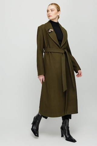 Broş Detaylı Önden Bağlamalı Ara Boy Manto Haki-haki Haki