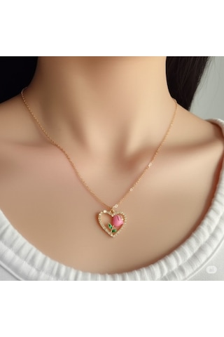 Çelik Zincirli Gold Renk Zirkon Taşlı Kalp İçinde Pembe Gül Tasarımlı Kolye Çok Renkli