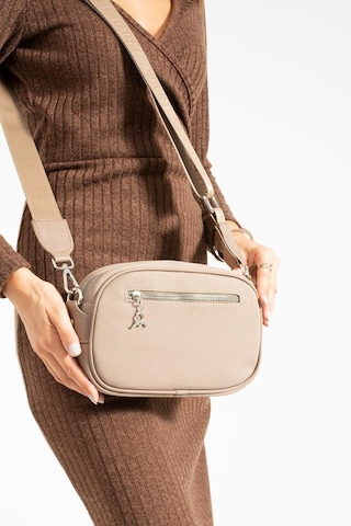 Baginn Kadın Postacı Çanta 23 18 Cm Çapraz Askılı Suni Deri Omuz Çantası Mega Bag Günlük Kullanıma Uygun Vizon