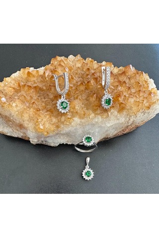 Aysesa Beyaz Altın Görünümlü Zirkon Ve Zümrüt Taşlı Kadın Gümüş Set