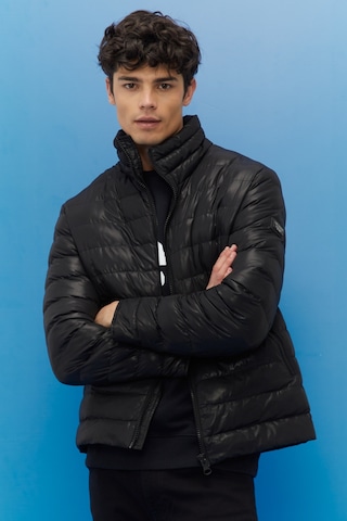 Lee Regular Fit Normal Kesim Dik Yaka Siyah Şişme Mont L222378001 Siyah