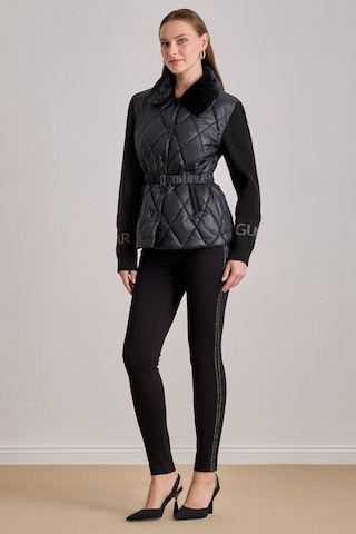 Relax Fit Siyah Kapitoneli Mont Siyah