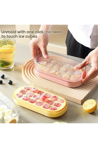 Konesam 18 Hücreli Silikon Buzluk Kalıbı, Basma Tasarımı İle Kolay Buz Çıkarımı, Kapaklı Hijyenik Mutfak Aleti, Pembe Çok Renkli
