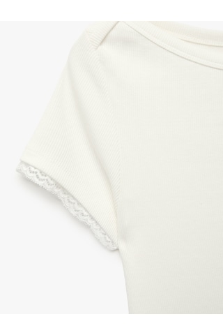 Koton Pamuklu Slim Fit Dantel Detaylı Kısa Kollu Kayık Yaka Tişört Ekru 6sak50505ek