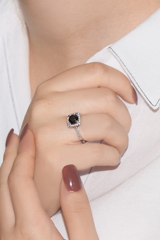 1.60 Ct. Siyah Pırlantalı Tektaş Yüzük