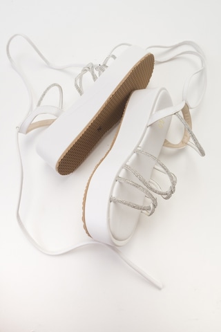 Luvishoes Titan Beyaz Taşlı Kadın Sandalet Beyaz